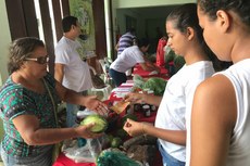 Comunidade adquiriu produtos diversos durante a feira.