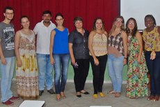 Comissão de Organização e as alunas egressas Taízes Marques e Elenízia Lengruber.