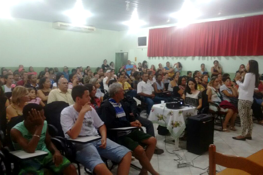 Psicóloga Viviane Lopes ministrou palestra