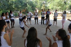 Todas as turmas fizeram apresentações de capoeira.