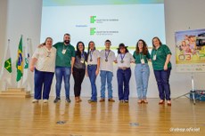 A equipe "AgroIFF" recebeu as medalhas de prata na cerimônia de encerramento do evento.