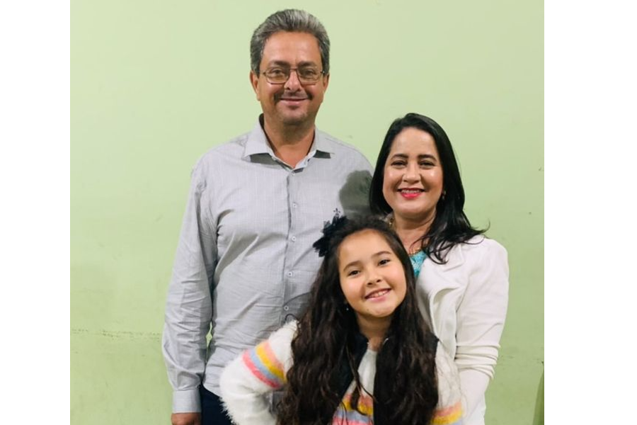 Luciano, Luciana e a filha Maria Cecília comemoram conquista