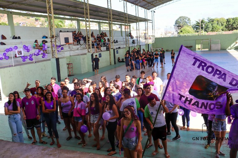 Equipe roxa - campeã do Dia do Estudante