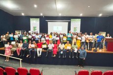 A cerimônia contou com a presença de 61 alunos que receberam a certificação.