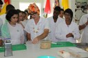 Oficina de culinária ensinou a preparar pratos típicos, como vatapá e caruru.