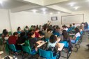 Estudantes acompanharam a explicação do pesquisador.