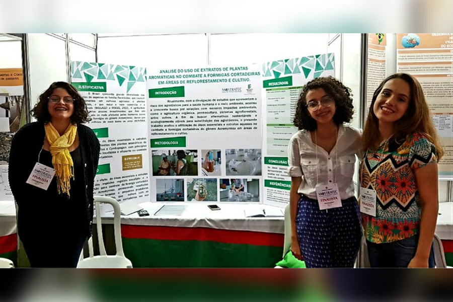 Estudantes apresentam projeto na Mostratec