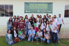 Alunos dos cursos de Agropecuária e Agroecologia durante visita ao Polo de Inovação