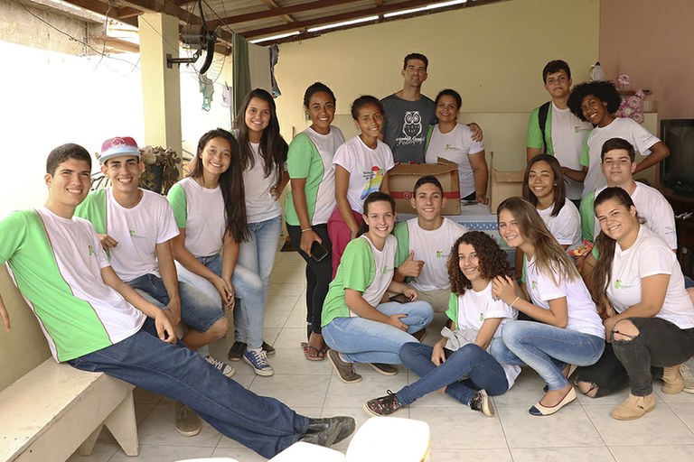 Campus Cambuci doa 1,7 toneladas de alimentos para instituições da região