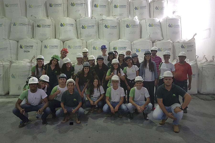 Estudantes do Campus Cambuci visitam a Coagro