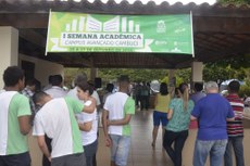 Estudantes apresentam projetos de pesquisa e extensão na praça municipal