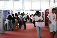 A feira recebeu empresas de segmentos variados e atraiu a atenção dos estudantes (Foto: Raphaella Cordeiro/Ascom). 