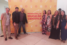 Alunos e professores do Mestrado em Física durante o evento de premiação no Museu do Amanhã.Foto: Divulgação