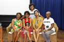 Lucia Talabi, Bárbara Santos, Mateus Gonçalves (de pé), Gabriel Horsth e Neusinha da Hora participaram da roda de conversa sobre teatro, empoderamento da população negra e racismo.