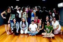 Novos alunos da Licenciatura em Teatro com a palestrante e o Reitor do IFFluminense. // (Fotos: Coordenação da Licenciatura em Teatro)