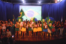O elenco e o desafio de resumir a rica história do Brasil (Foto: Rakenny Braga).