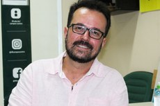 O professor Rodrigo Resseline busca parcerias (Antonio Barros/Ascom).