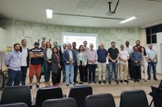 Estudantes e professores, após aula inaugural da turma de 2022. 