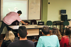 Professores durante aula do curso (Diomarcelo Pessanha/Núcleo de Fotografia do IFF) 