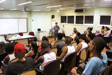 Uma das turmas do curso em aula inaugural.