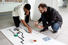 Hermes Neto e o professor David Correa da Silva idealizaram a arena (Foto: Rakenny Braga)