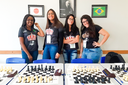 A meninas campeãs do xadrez.