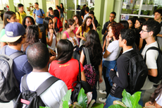 Novos estudantes do campus recebem as boas vindas (Fotos: Antonio Barros/Comunicação Social)