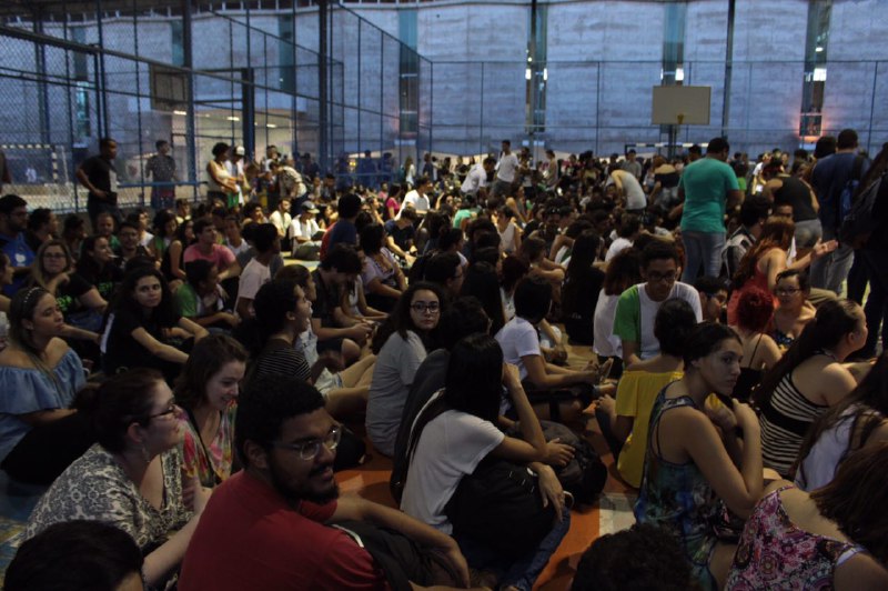 Alunos em Assembleia Extraordinária. (Foto: Bárbara Lobo)