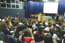 O professor Evanildo Bechara em conferência no Campus Campos Centro do IFF (Rakenny Braga/Comunicação Social)