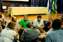 Os grupos de discussão foram formados por professores de áreas diversas (Foto: Rakenny Braga)