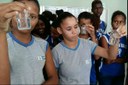 Alunos da rede municipal em ação no campus Campos Centro contra o mosquito aedes aegypti.