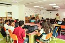 Alunos na sala de leitura da Escola Municipal André Urani