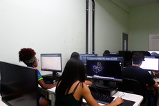 Os computadores estão recebendo programas específicos para os cursos (Foto: Márcia Valéria da Silva/Ascom). 
