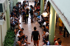 Os novos alunos do campus no momento de cadastro e fotografia para a carteira de estudante (Noah Herlander Beccari)