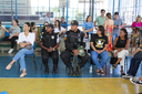 Entre os participantes da cerimônia, a delegada Madeleine Farias, da Deam - primeira à esquerda -  e policiais militares da Patrulha Maria da Penha (Foto: Antonio Barros/Ascom).