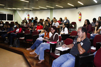 Professores assistindo à videoconferência. (Foto: Letícia Cunha)  