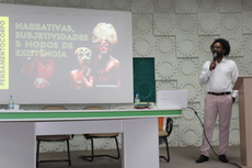 Pedro Bárbara, docente da rede de ensino municipal do Rio de Janeiro, apresenta seu projeto que propõe um ensino antirracista.Fotos: Vitor Carletti