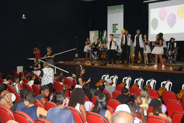 Alunos de Licenciatura em Música apresentam Projeto Sala de Música no IFF Guarus.