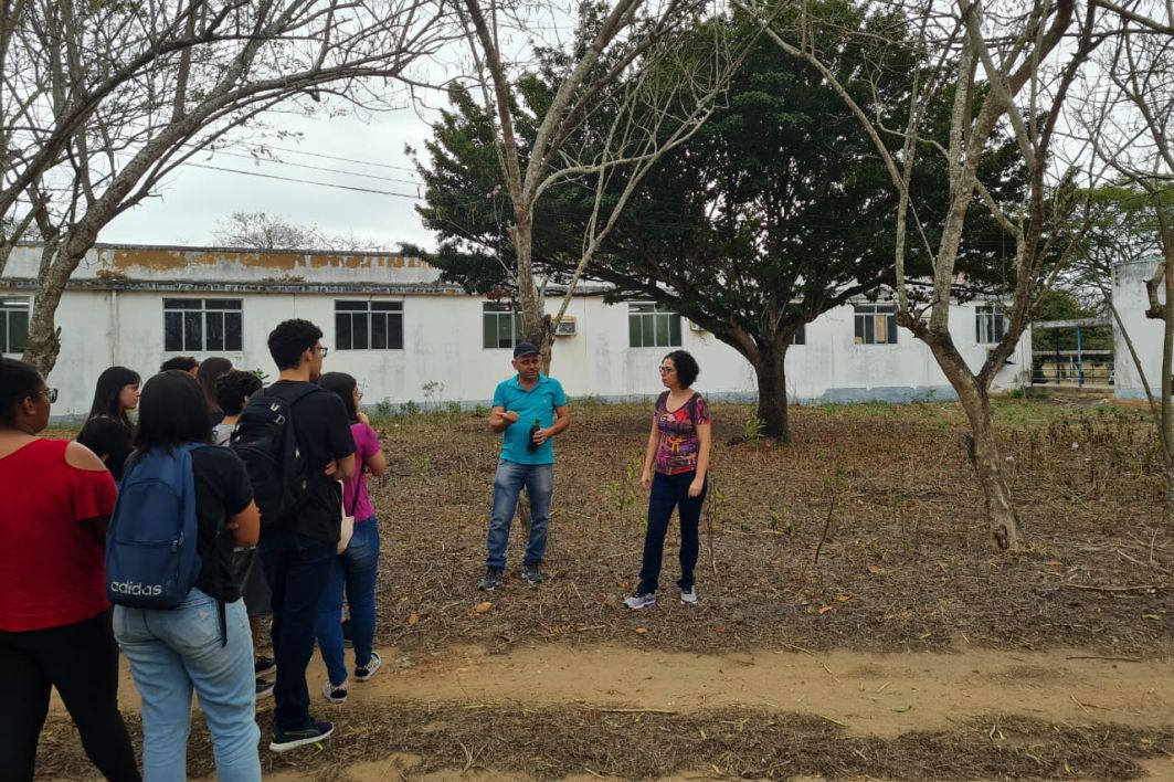 Alunos do curso de Engenharia Ambiental participam de aula de campo