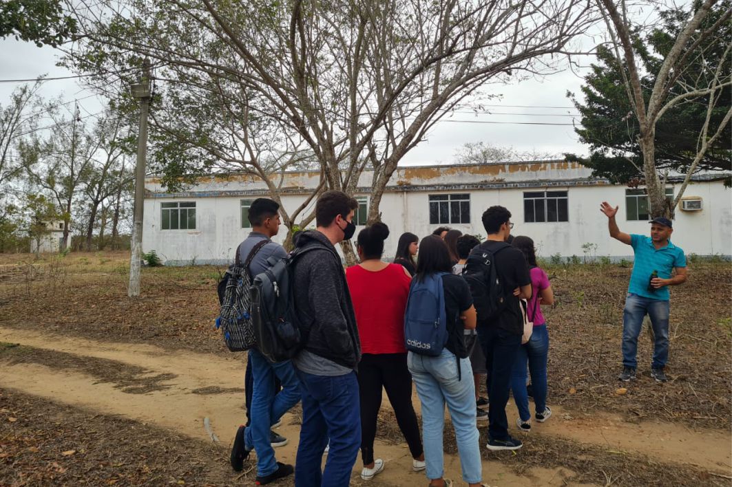 Alunos do curso de Engenharia Ambiental participam de aula de campo