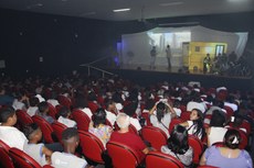 Apresentação do projeto contou com a participação de 200 estudantes da rede municipal de Campos 