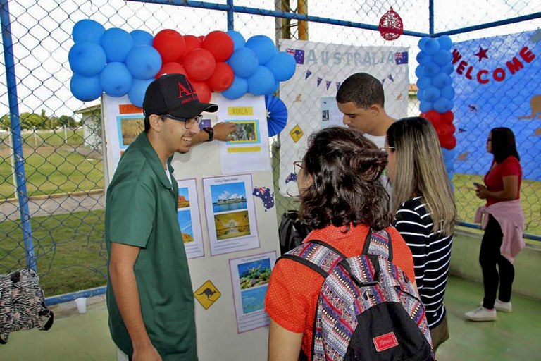 Campus Guarus realiza feira cultural sobre países e línguas estrangeiras