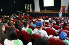 Os estudantes participaram com bastante perguntas para a nutricionista Monique Potengy