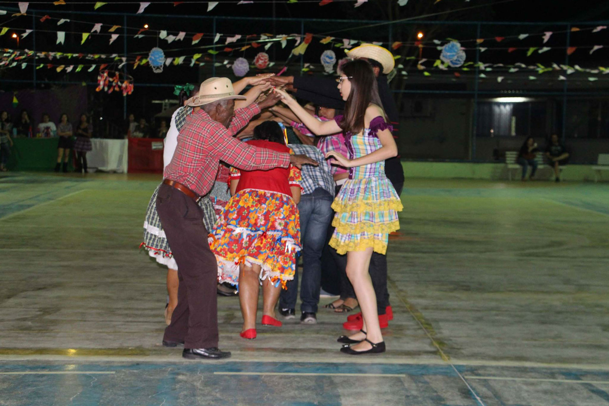 Festa caipira anima e integra alunos e servidores