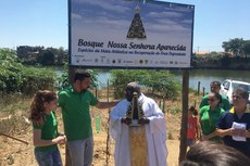 Cleber Fiuza e o Padre Márcio durante inauguração do bosque