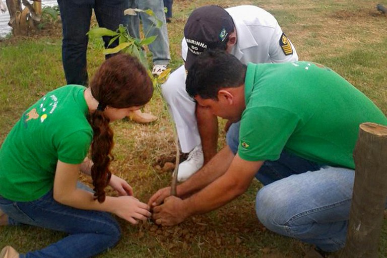 Projeto Capivara realiza plantio de espécies nativas da Mata Atlântica