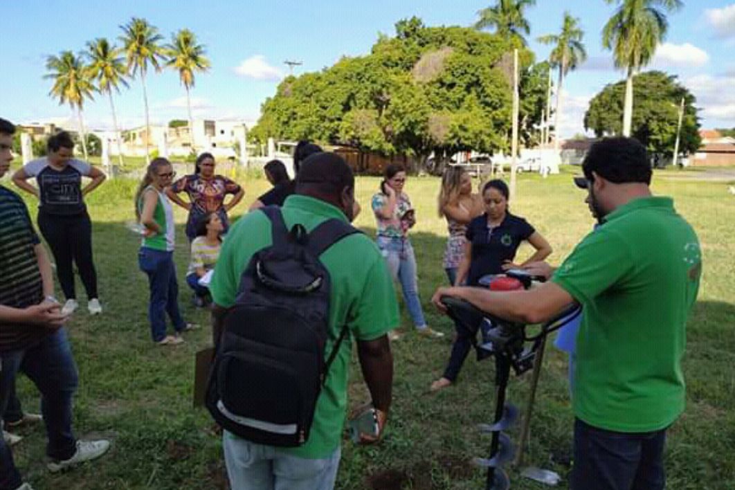 Projeto Capivara realiza plantio no Asilo do Carmo