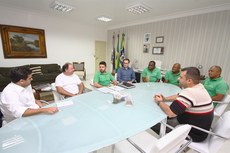 Equipe apresenta ações do Projeto Capivara ao prefeito Rafael Diniz 