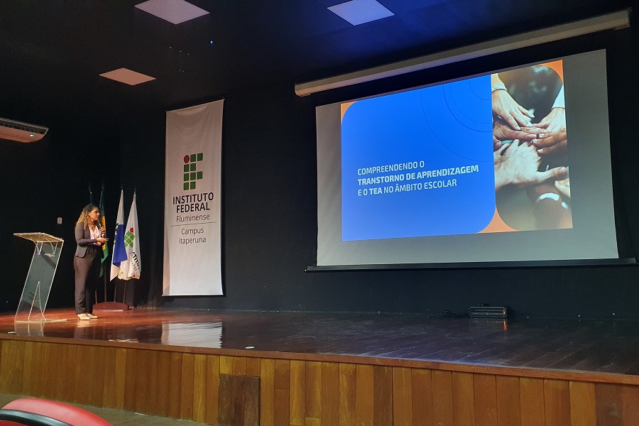 Palestra de abertura da Semana Acadêmica com Cintia Arêas