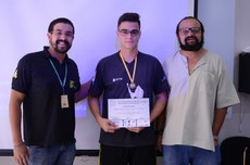 O aluno Rodrigo recebeu a medalha de ouro na Olimpíada Brasileira de Astronomia